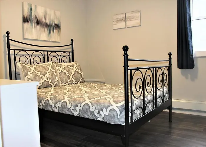 Luxury Boutique 2 Bedroom Condo - 1B