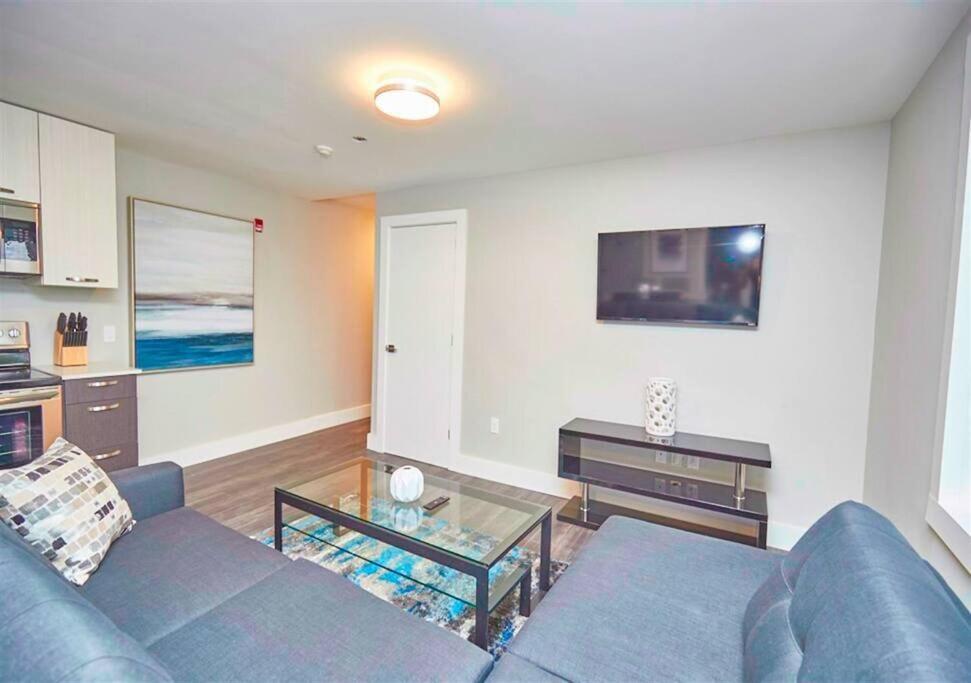 Luxury Boutique 2 Bedroom - 1b * Niagara Falls